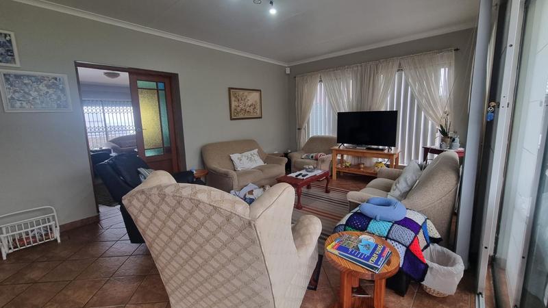 3 Bedroom Property for Sale in Outeniqua Strand Western Cape